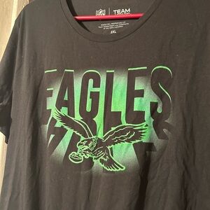 NFL Team Apparel Eagles Black T-Shirt
